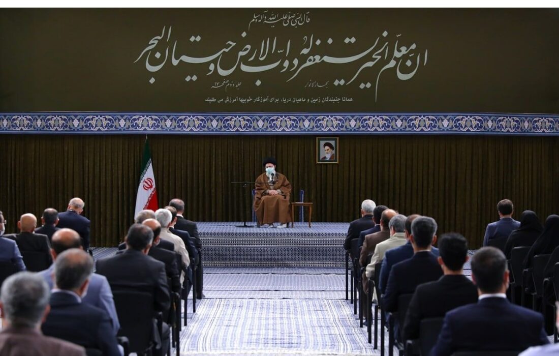 دیدار رهبر معظم انقلاب با جمعی از معلمان و فرهنگیان