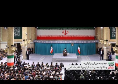 دیدار جمعی از رأی اولی‌ها و خانواده‌های شهدا با رهبر انقلاب